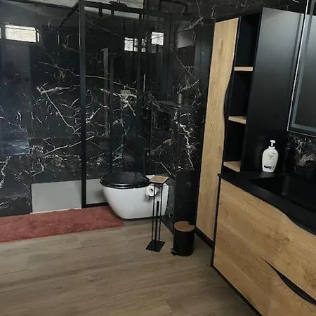 Chambre D'Hote Uzetienne Bed & Breakfast *